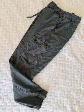 Banana Republic Women’s military green Cargo Pants